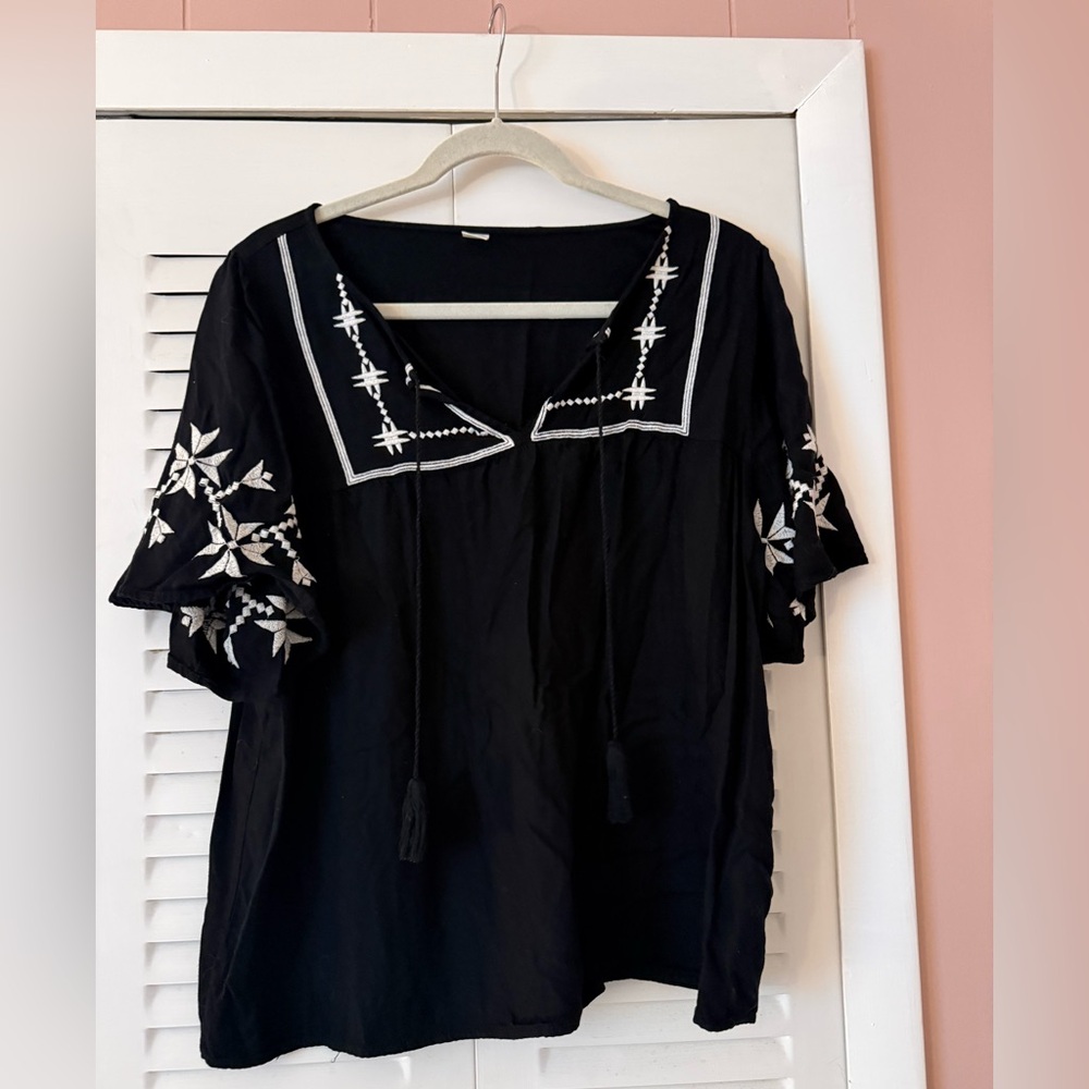 Old Navy Women's Size L Boho Black Short Sleeve Embroidered Top